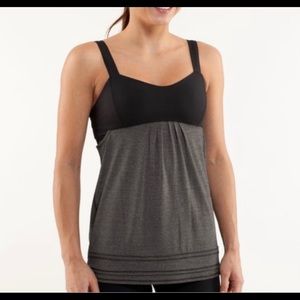 Lululemon run back on track tank sz 6 excellent condition
